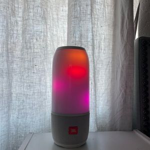 JBL White pulse 3 bluetooth speaker